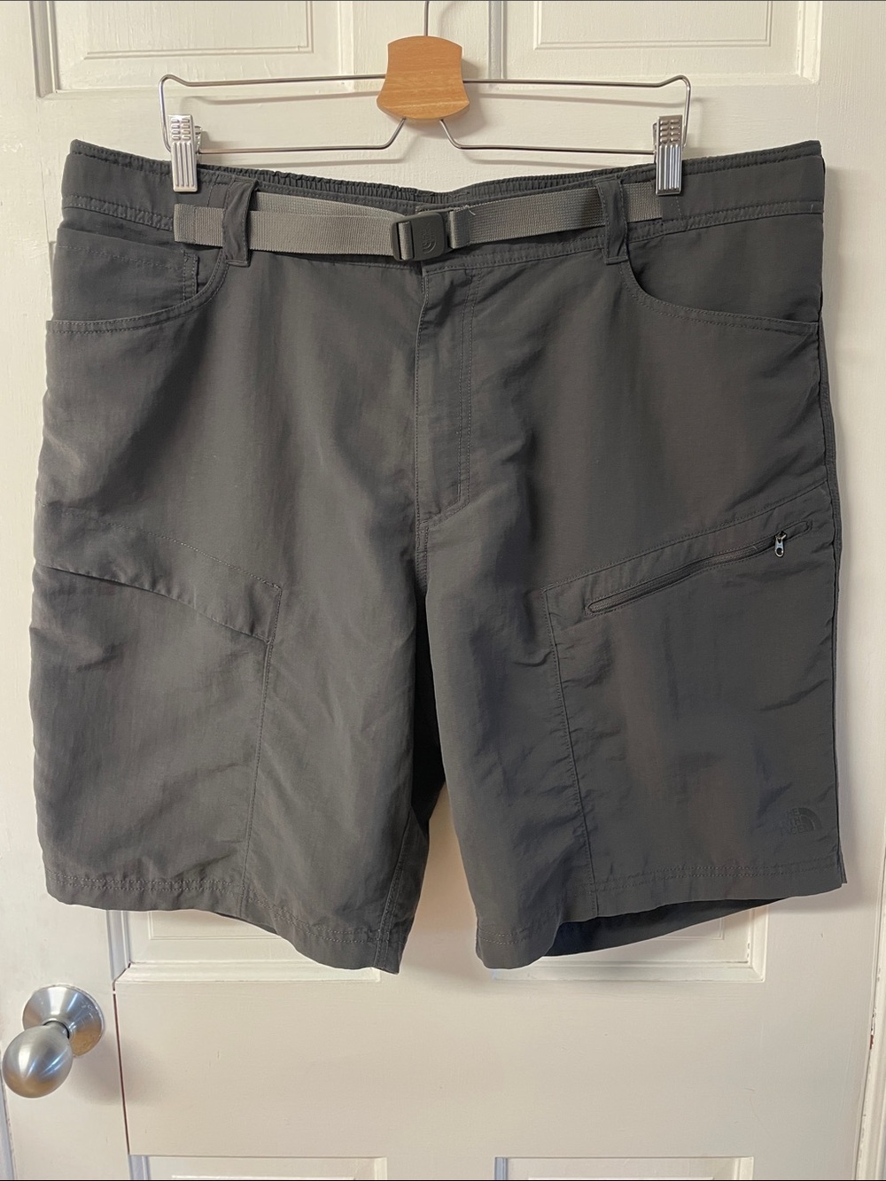 The North Face rugged outdoor hiking walking shorts in grey men’s size XXL